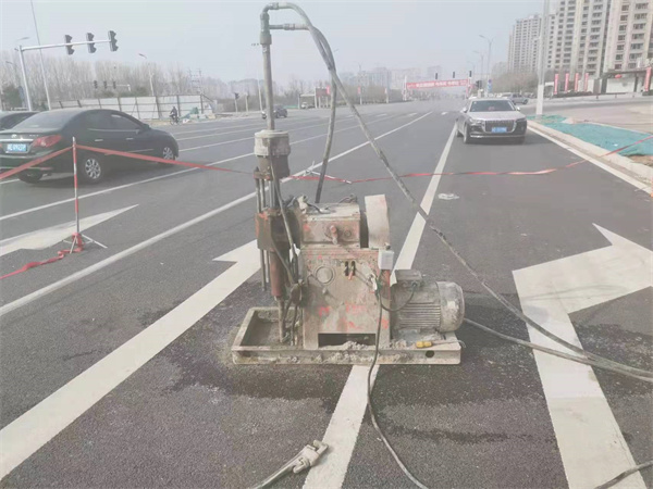 海头镇公路路面下沉沉降开裂注浆加固施工